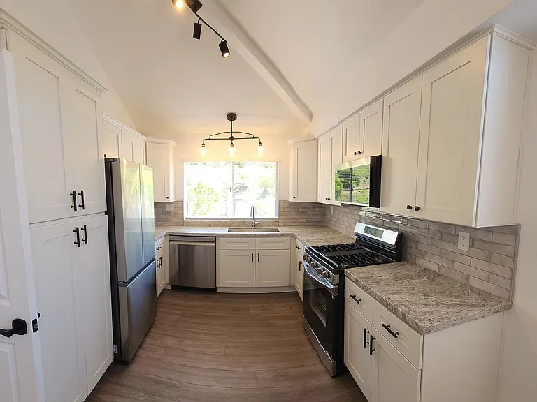 272 Augustine Way #B — Photo 9