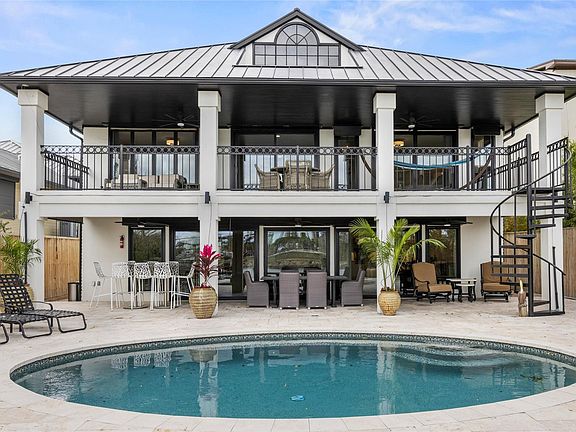 4th image of 221 Blue Point Rd