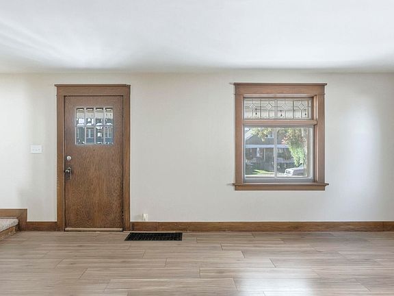 5th image of 121 E Branning Ave