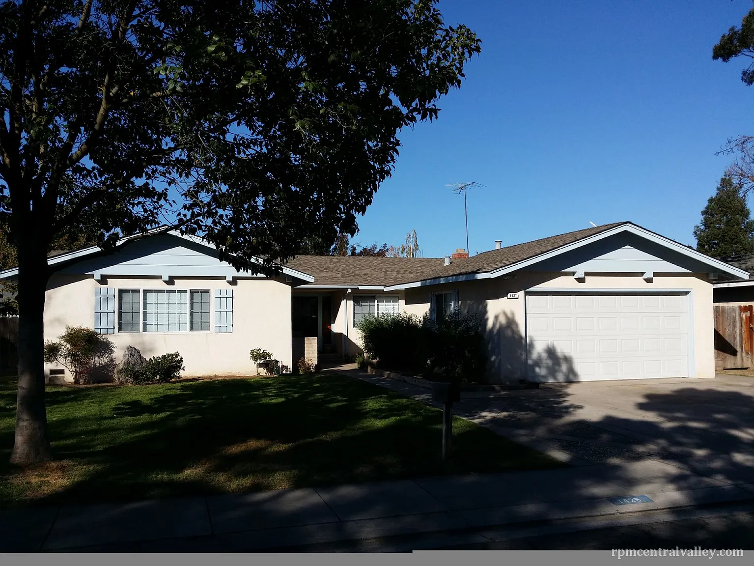 1425 Lansing Dr photo 1
