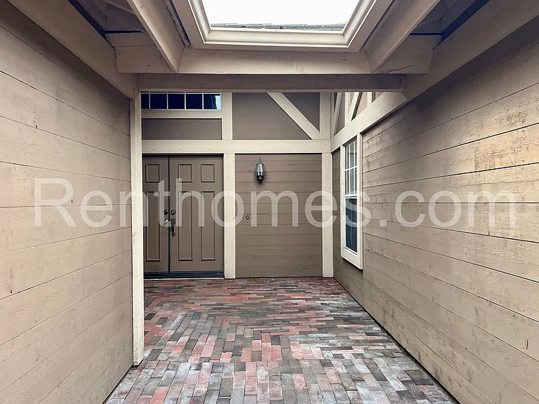 10594 Dabney Dr — Photo 2