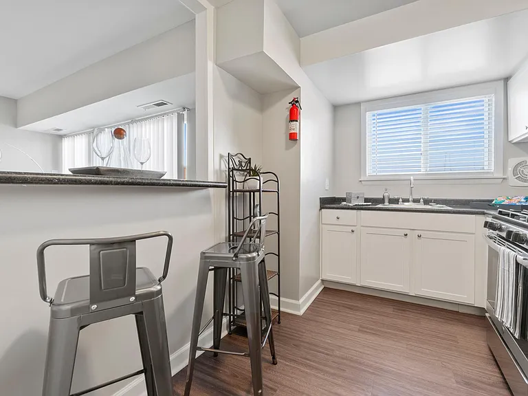 404 Rivertowne Apartment Homes — Photo 3