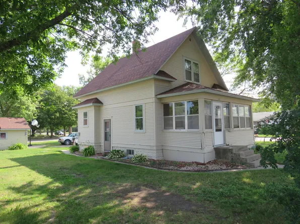 904 Atlantic Ave, Benson, MN 56215