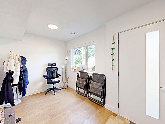 5th image of 10527 155th St #28