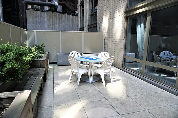 Rented by Renetta Real Estate | media 17