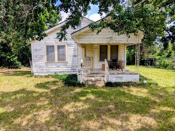 215 Alunza St, Douglas, GA 31533