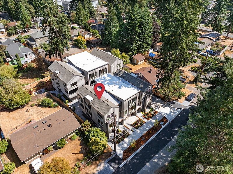 2nd image of 18032 - C Sunnyside Avenue N