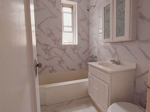 5th image of 2249 Ocean Ave #B6