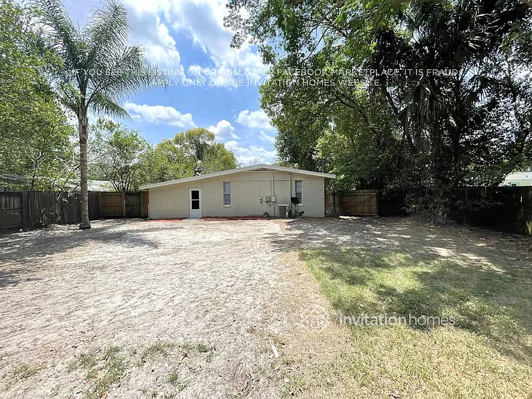 939 Lakewood Ave — Photo 12