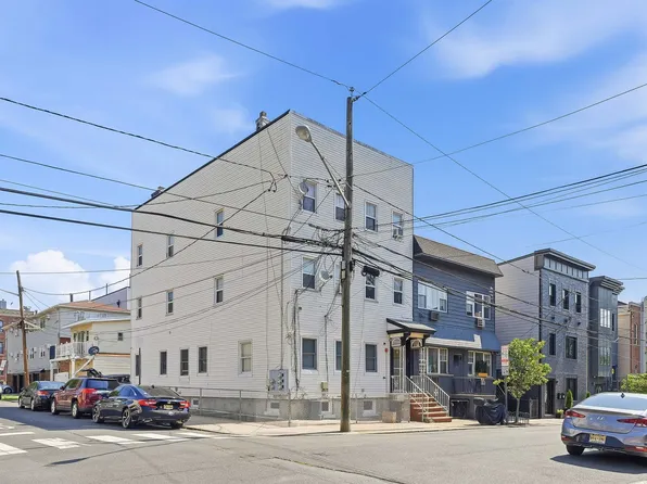 38 Bleecker St, Jersey City, NJ 07307