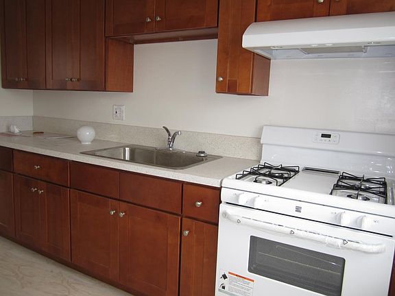 5th image of 2051 S 42nd St