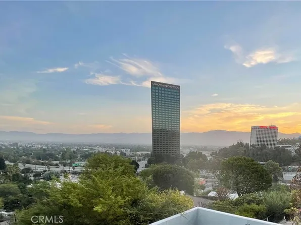 3915 Fredonia Dr, Los Angeles, CA 90068