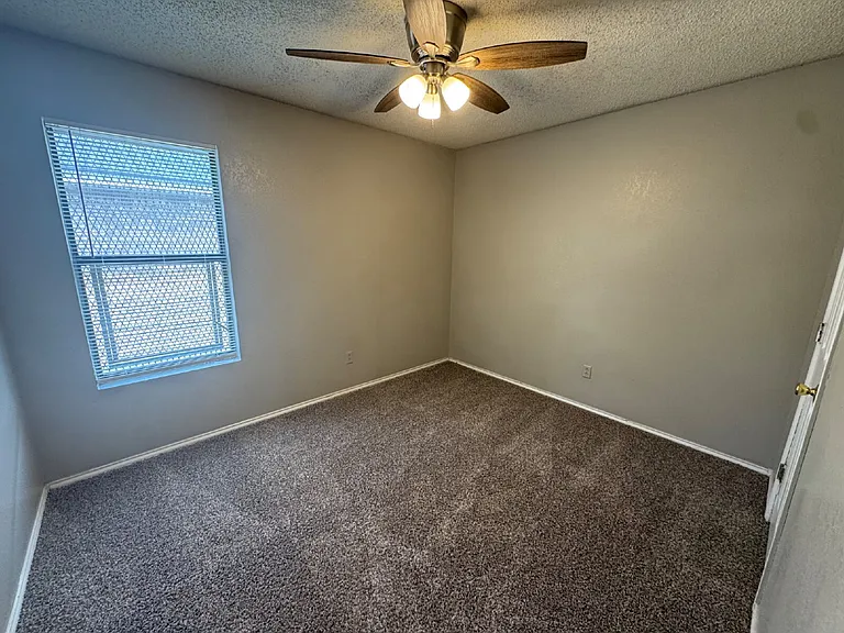 204 Genoa Ave — Photo 7