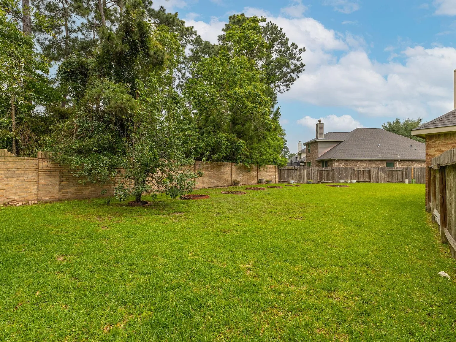 4 bed, 3.0 bath, 2204 sqft, $2,450 — Photo 3