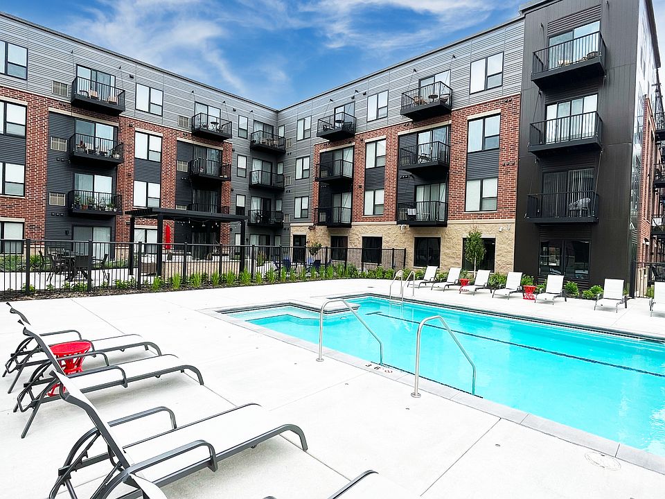 Pool plaza and sundeck