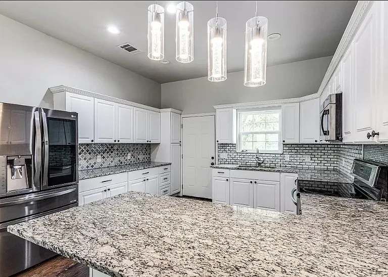 1731 E Chaffin St — Photo 3