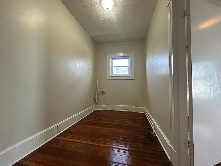35 Kent Ave — Photo 9