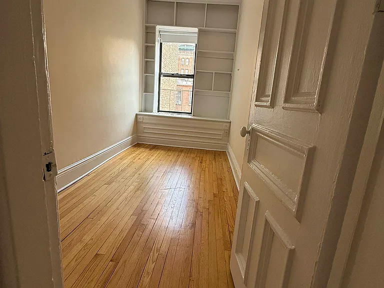 113 W 70th St #5B — Photo 7