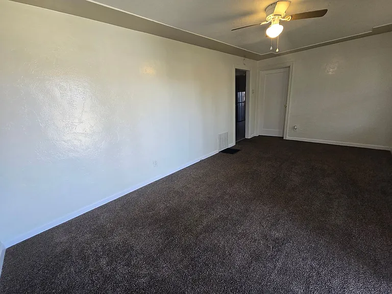 512 N Palm St — Photo 2
