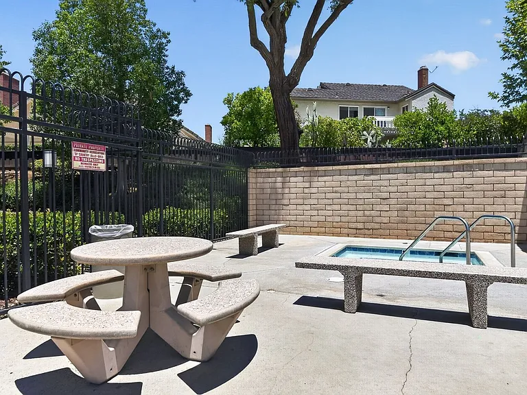 2173 Arbor Cir — Photo 45