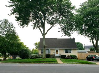 42 Fordham Ave, Hicksville, NY 11801