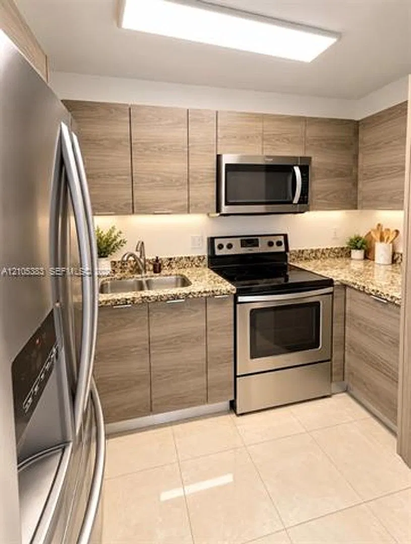 805 NE 138th St # 805, North Miami, FL 33161 — Photo 1