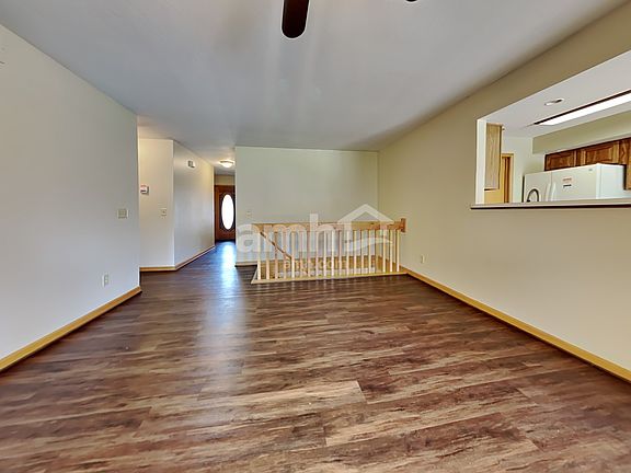4th image of 71 Thornhill Dr