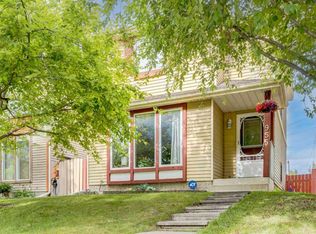 955 E Erin Woods Dr SE, Calgary, AB T2B2W4