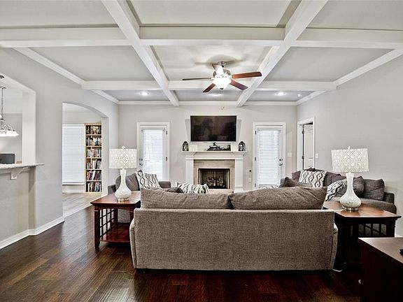 3rd image of 402 W Laurel Ave