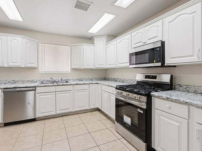 735 E South Mountain Ave — Photo 15