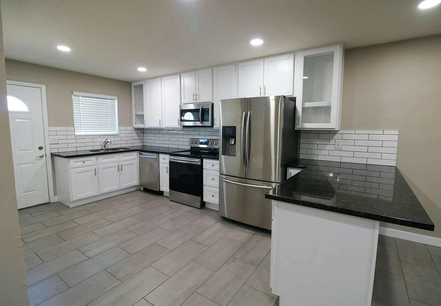 5 North Naco Way, Unit 2 — Photo 1