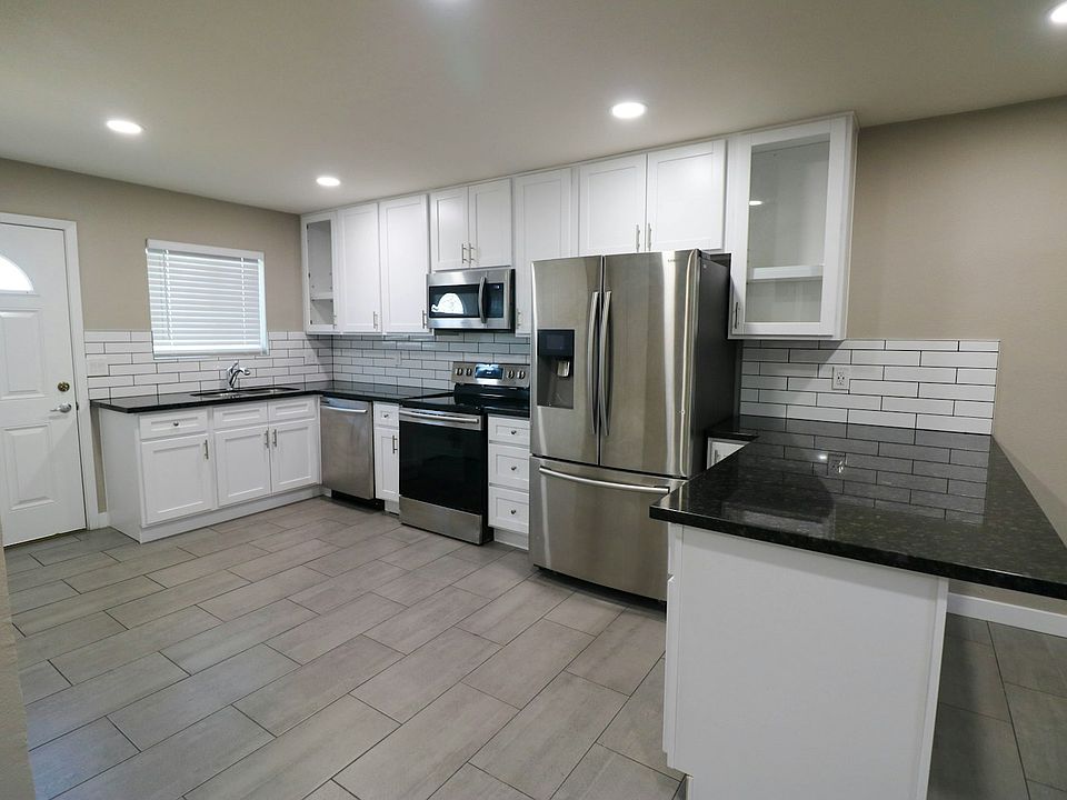 1st image of 5 N Naco Way APT 2