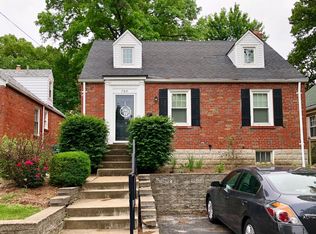 704 E Argonne Dr, Saint Louis, MO 63122