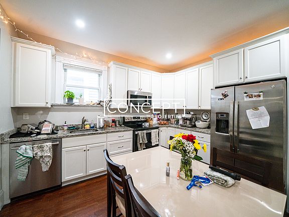 3rd image of 724 Parker St #2A