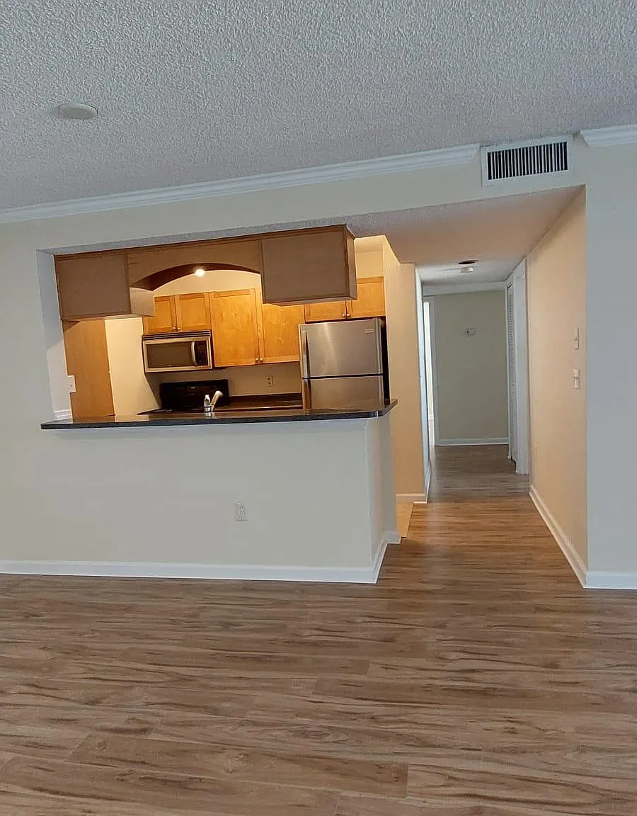 3 bed, 1137 sqft, $2,000 — Photo 3