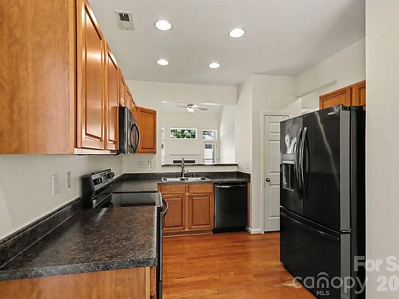 5th image of 148 Cypress Landing Dr