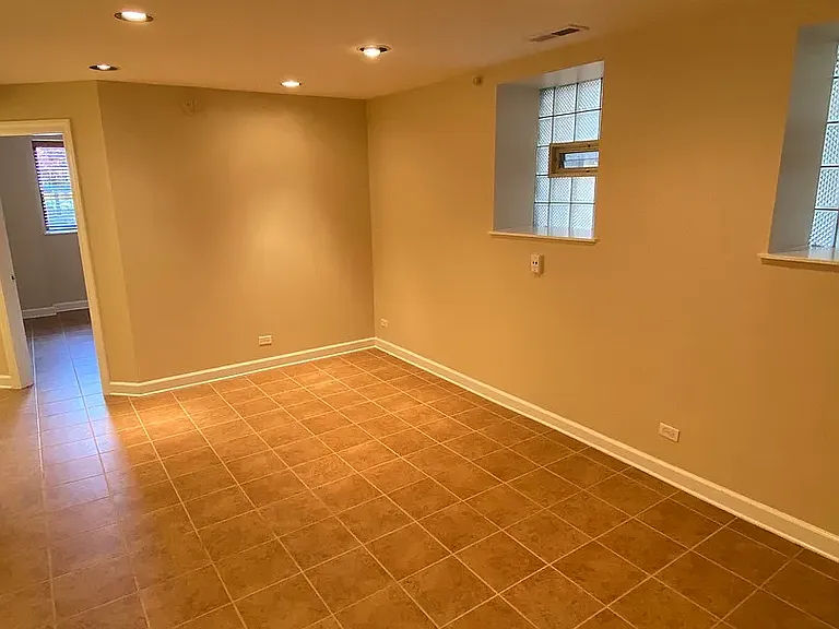 2146 W Superior St #G — Photo 3