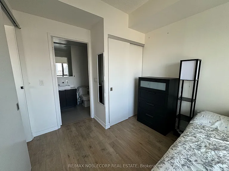 159 Dundas St E #2107 — Photo 8