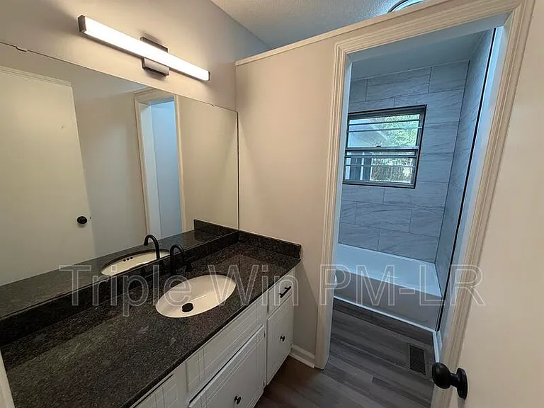33 Single Oaks Dr — Photo 16