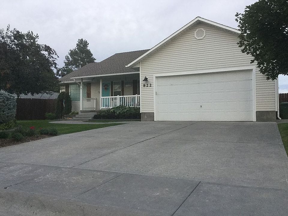 House front with garage