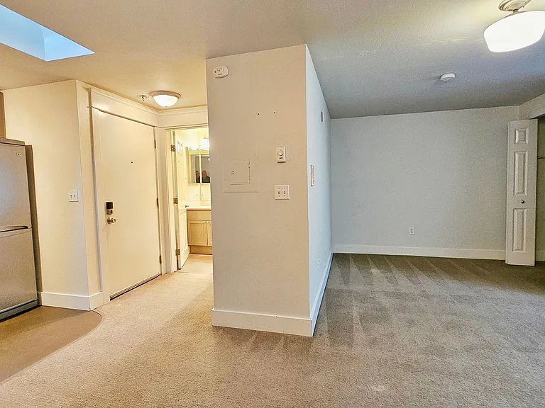 1419 Boylston Ave — Photo 6