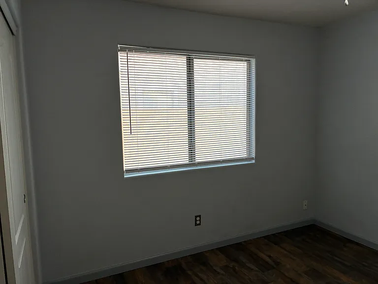 25550 W Pioneer St — Photo 13