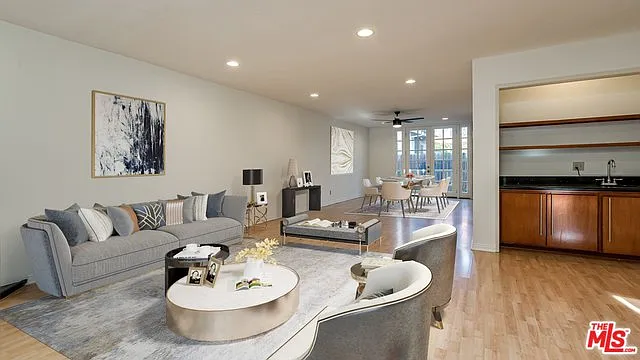 129 Marguerita Ave #M — Photo 1