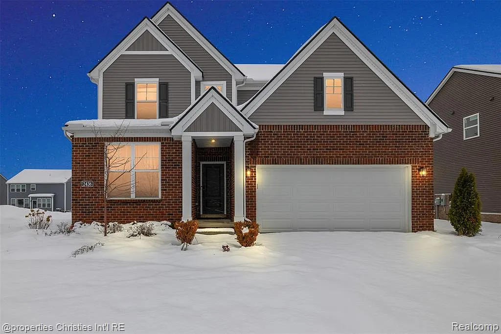 4 bed, 2.5 bath, 2504 sqft, $4,250 — Photo 1