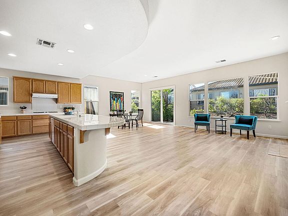 4th image of 377 Shadow Creek Drive