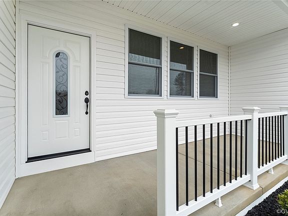 2nd image of 39 Cove Ln