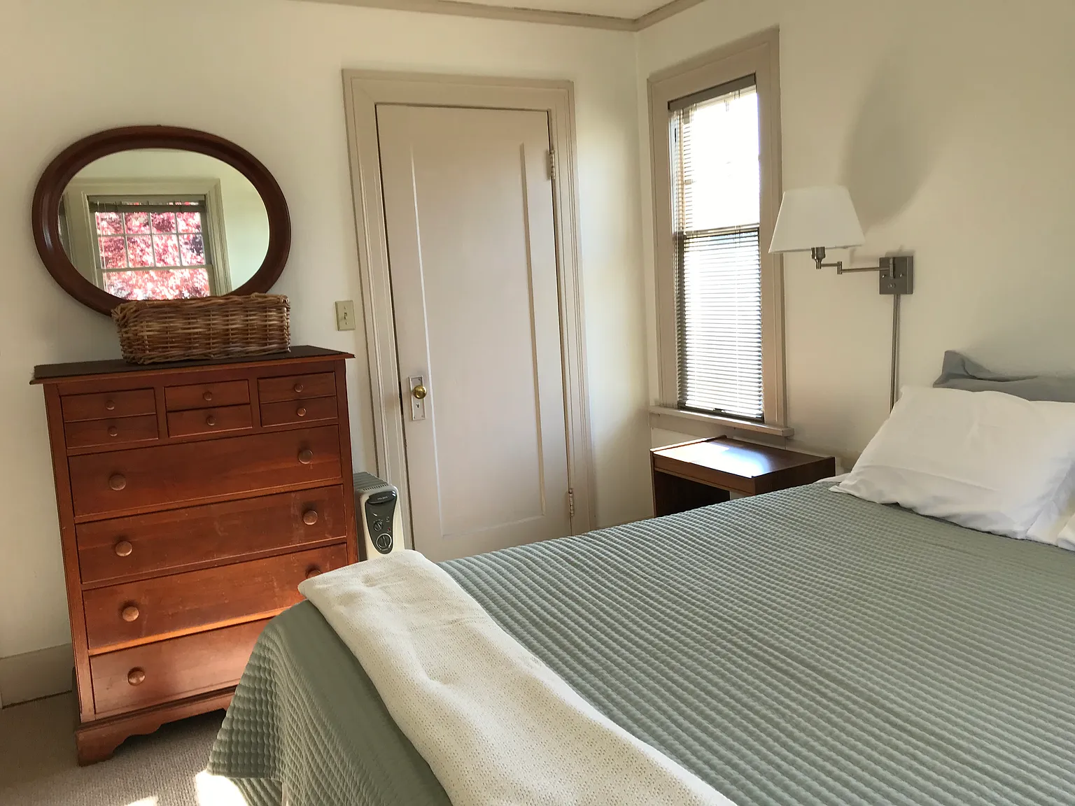 1 bed, 1.5 bath, 2385 sqft, $1,090 — Photo 4