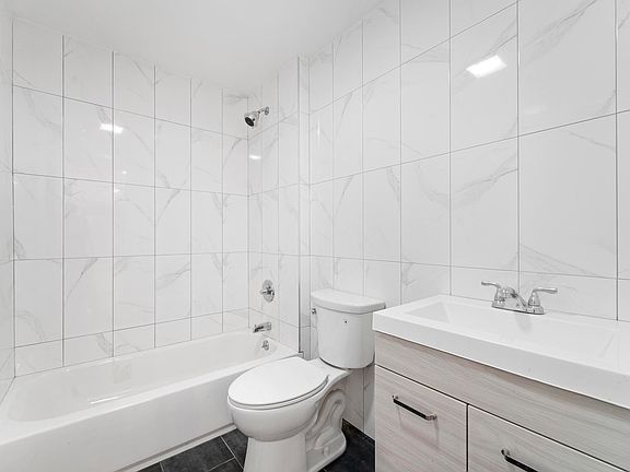 5th image of 422 Leland Ave #2R
