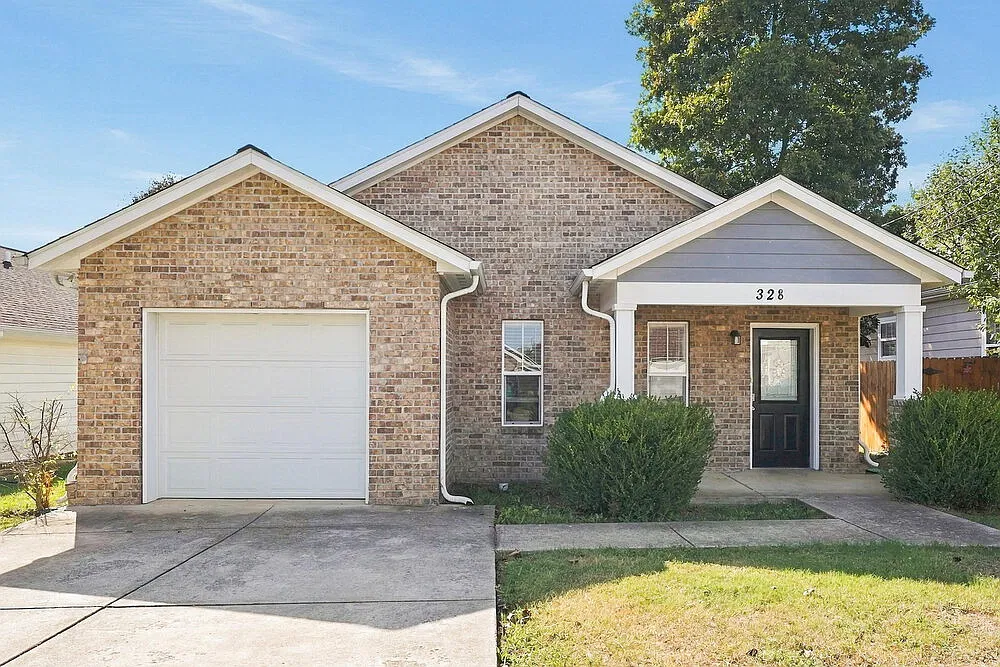 4 bed, 2.0 bath, 1540 sqft, $2,315 — Photo 1