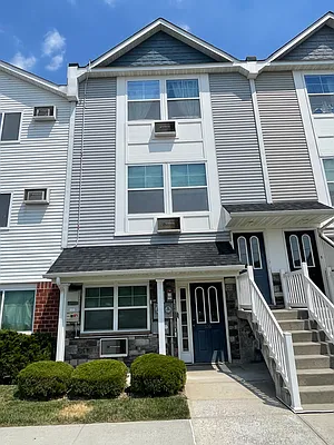 Rented by PMG Real Estate  | media 11